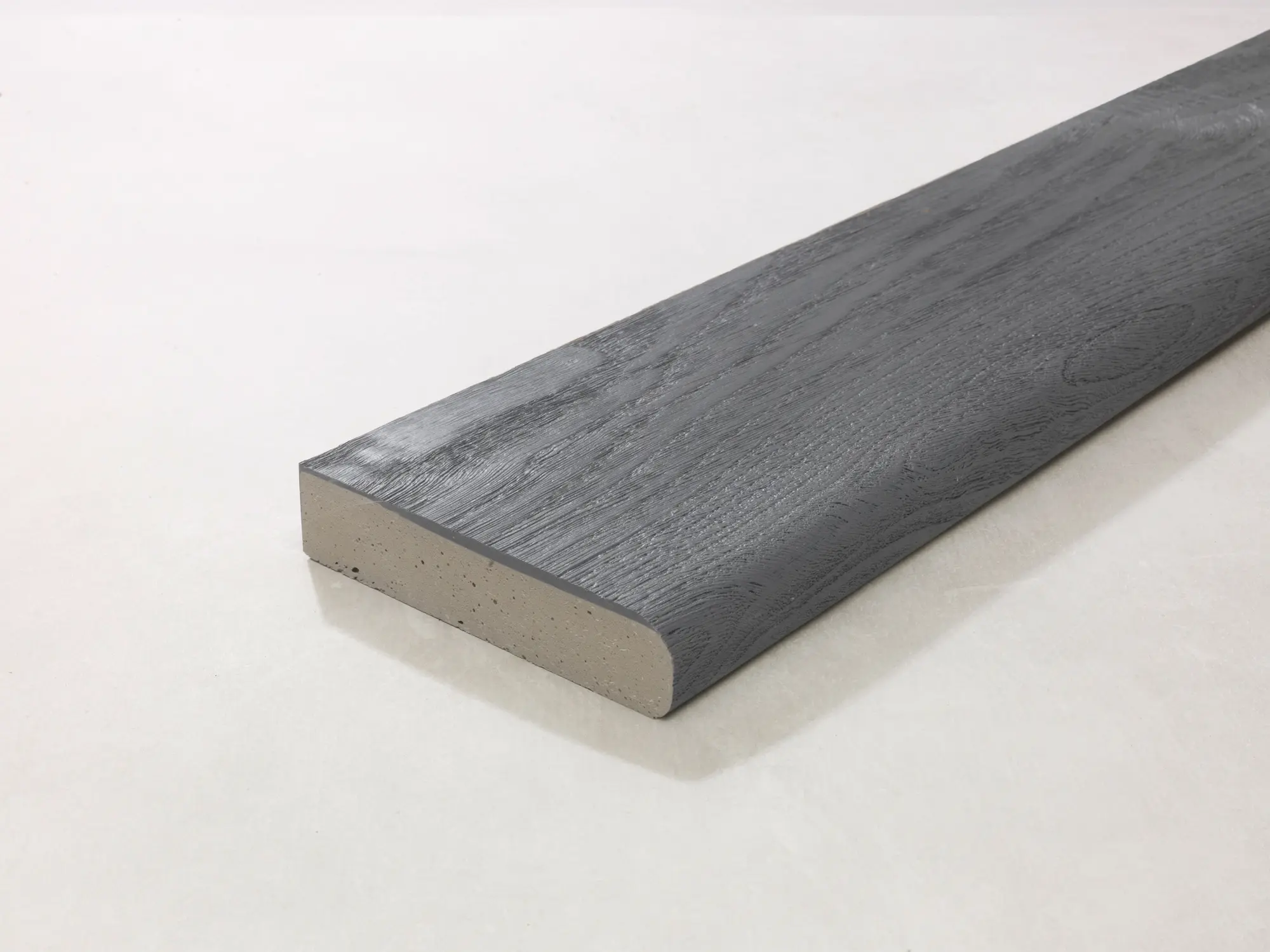Millboard Bullnosed Board Brushed Basalt, gerundete Abschlussdielen 