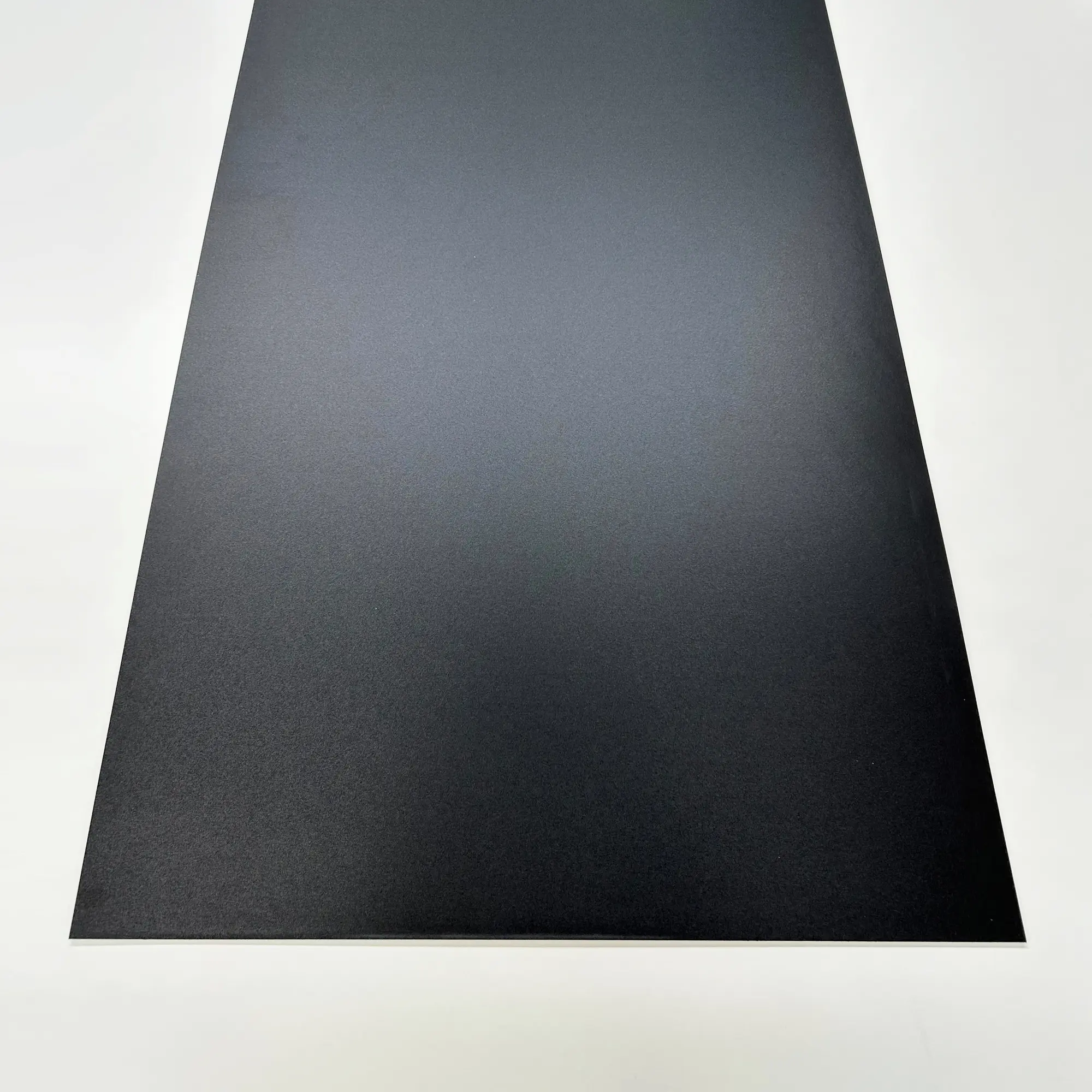 PVC Schaumplatte Schwarz geschäumt, einseitig mit Transportschutzfolie