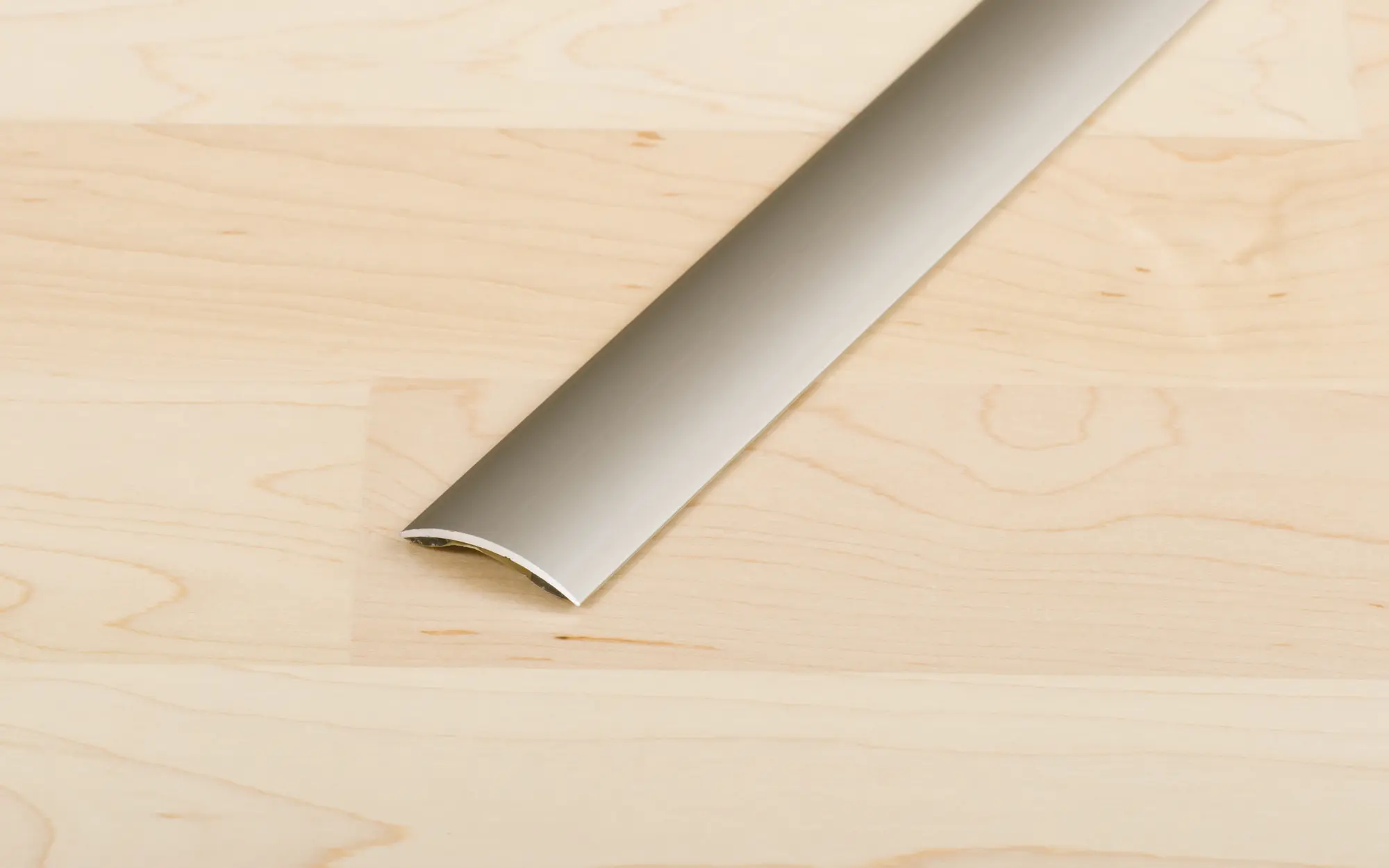 Übergangsprofil 30 mm gewölbt glatt selbstklebend, Alu eloxiert edelstahlfarben, 53724