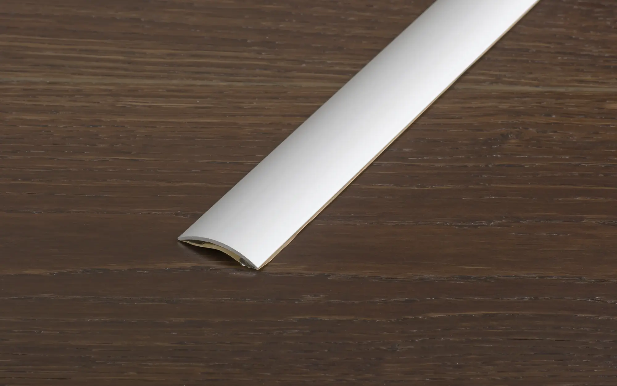Übergangsprofil 30 mm gewölbt glatt selbstklebend, Alu eloxiert silberfarben