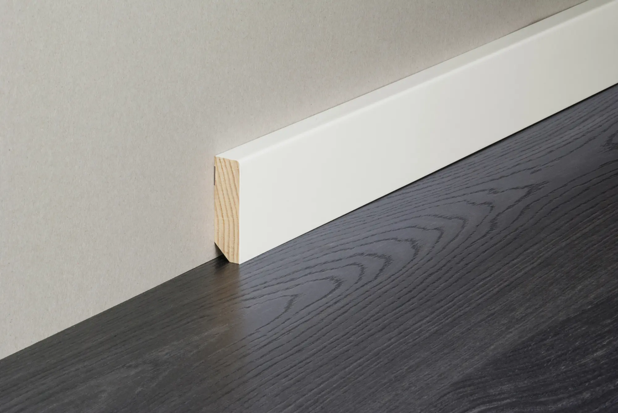 Sockelleiste Kiefer weiß lackiert