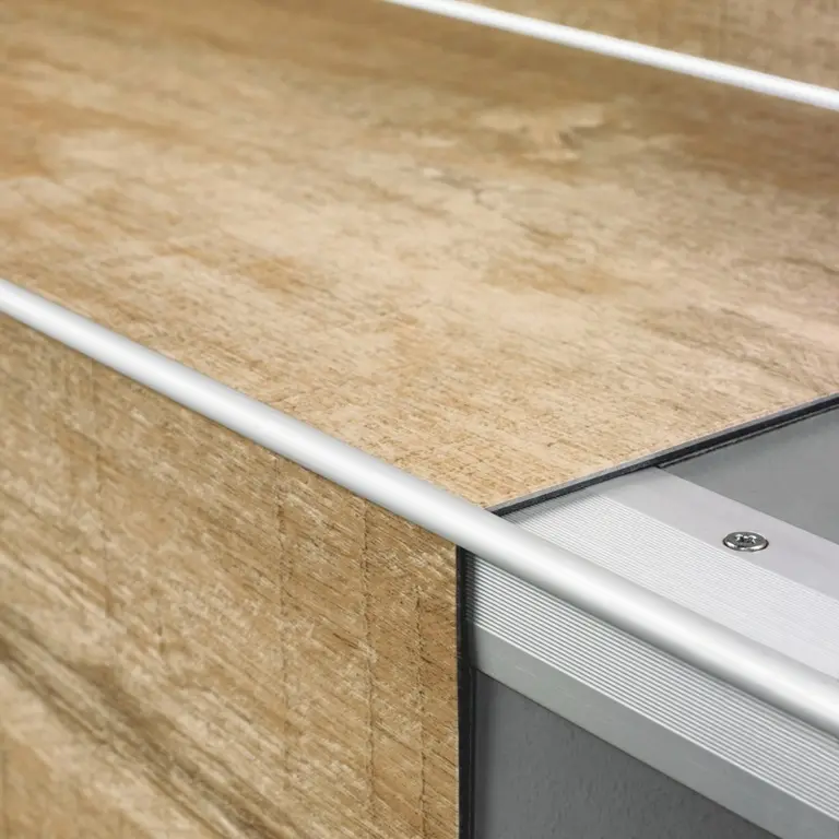 Quick Step Treppenprofil Glue Aussenecke Alu silber 40x26 mm Länge: 2000 mm