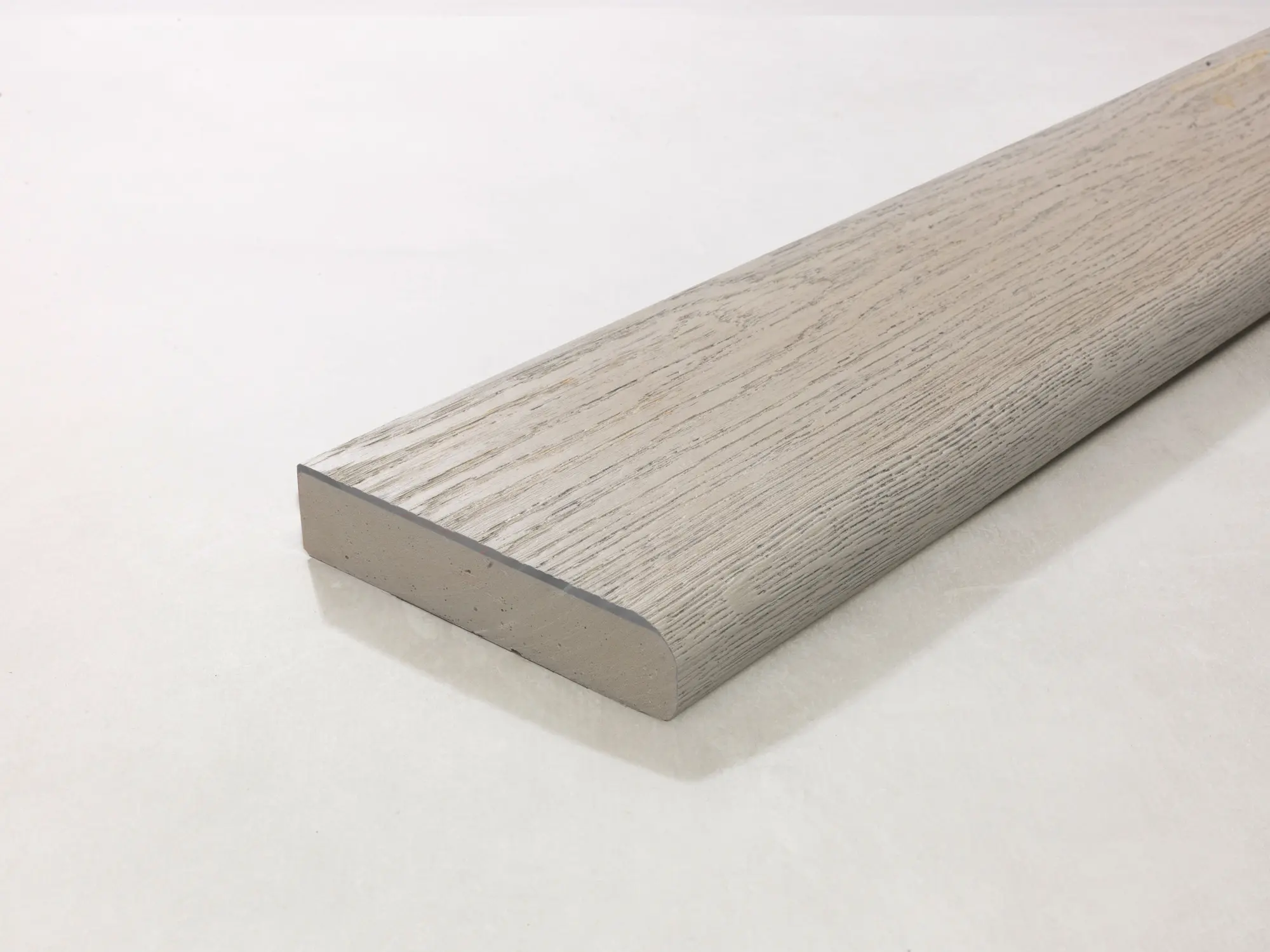 Millboard Bullnosed Board Smoked Oak / Driftwood, gerundete Abschlussdielen 