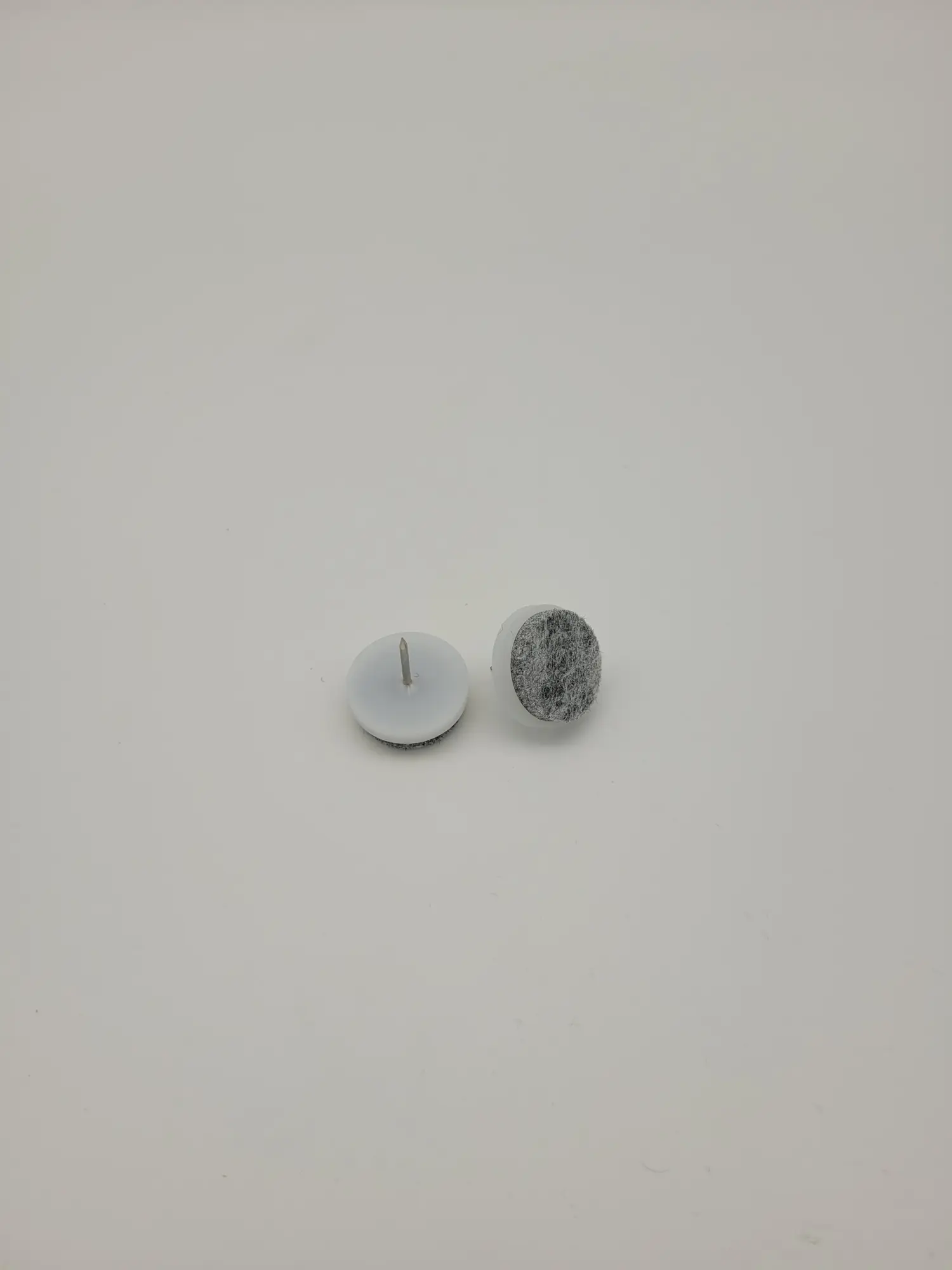Filzgleiter mit Nagel