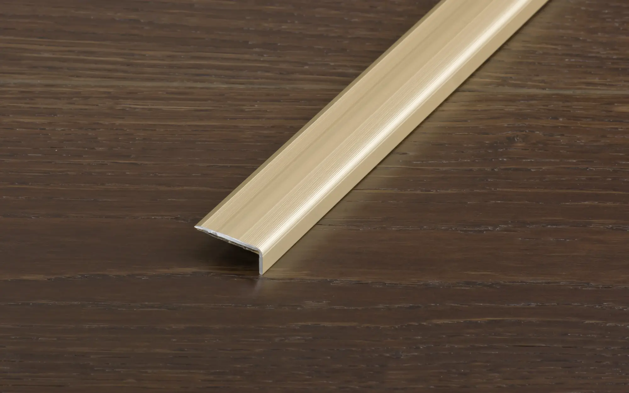 Winkelprofil 25 x 10 mm gerillt selbstklebend Alu eloxiert champagnefarben 88630