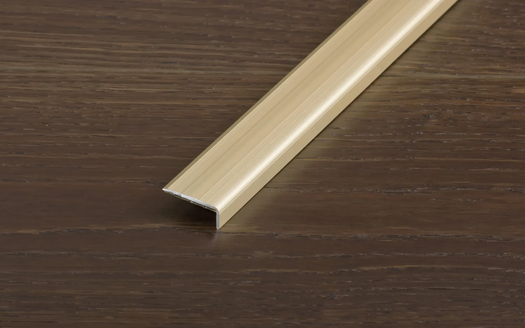 Winkelprofil 25 x 20 mm gerillt selbstklebend Alu eloxiert champagnefarben 88923