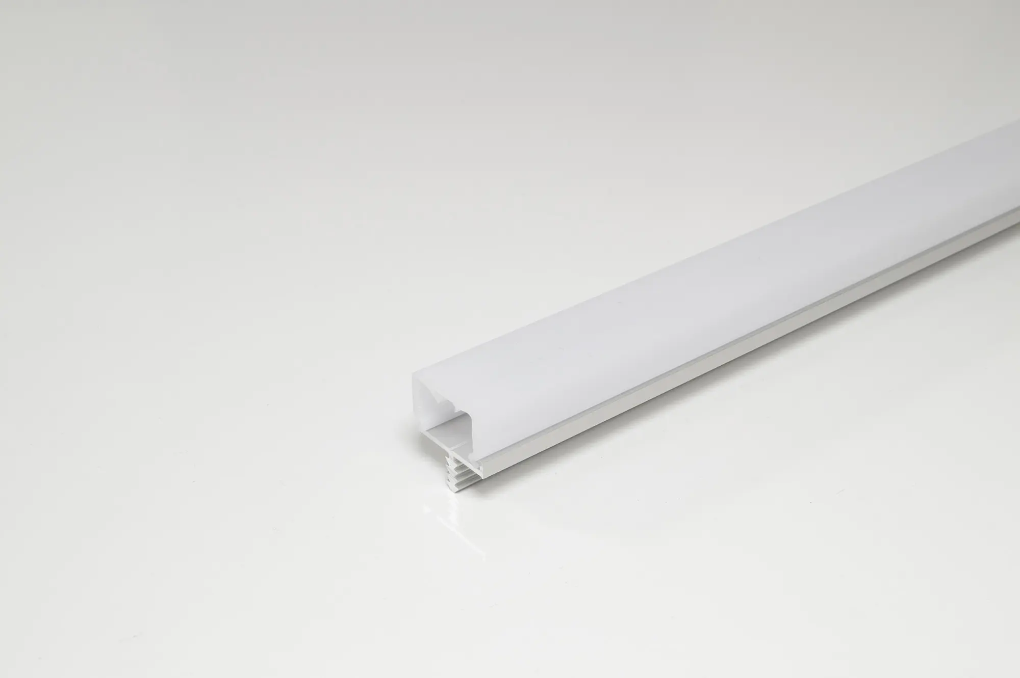 LS LED Lagos III - Stirnkantenprofil für Mittelseite 19 mm, EV1, opal, 3000 mm